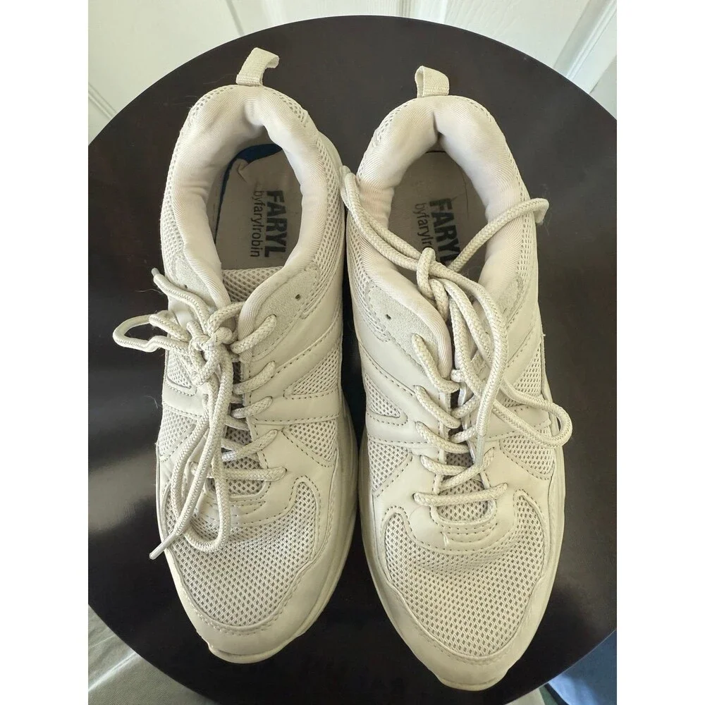 lightweight chunky sneaker